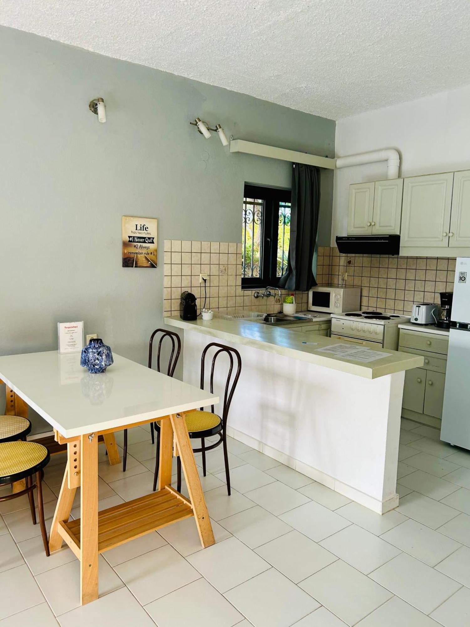 Terpsichori Villa And Apartments Kalamaki Extérieur photo